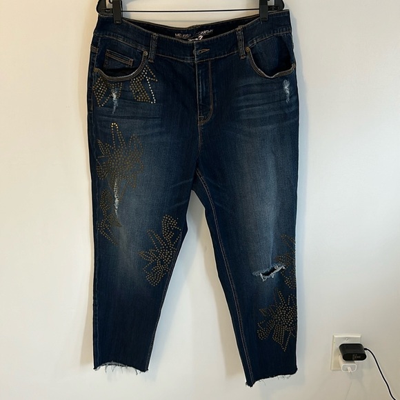 Melissa McCarthy Seven7 Studded Girlfriend Distressed Jeans - Picture 1 of 9